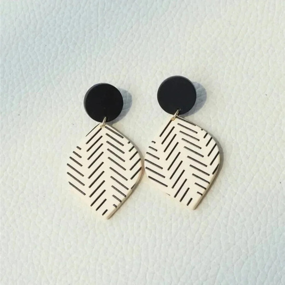 Lead Drop Earrings Geometric black and white - Picture 6 of 8